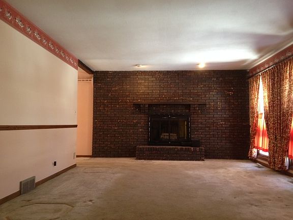 3rd image of 21W621 Dorchester Ct
