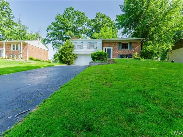 1029 Carole Ln, Ballwin, MO 63021