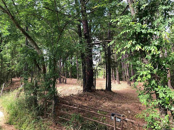 4th image of Hatfield Ln