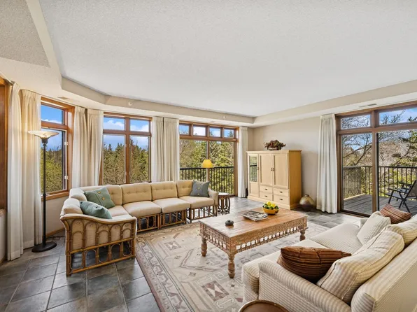 5555 Dewey Hill Rd APT 302, Edina, MN 55439