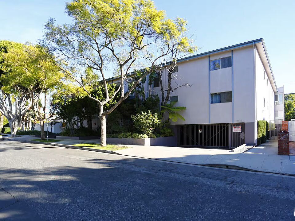 1st image of 1152 N Poinsettia Pl