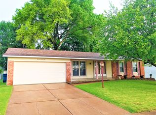 1441 El Camino Dr, Florissant, MO 63031