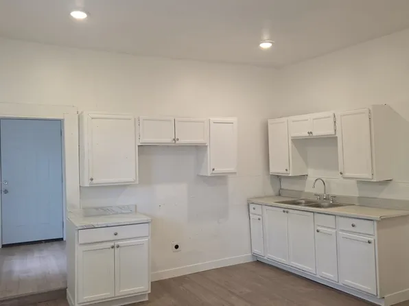 2850 Casey St, Dallas, TX 75215