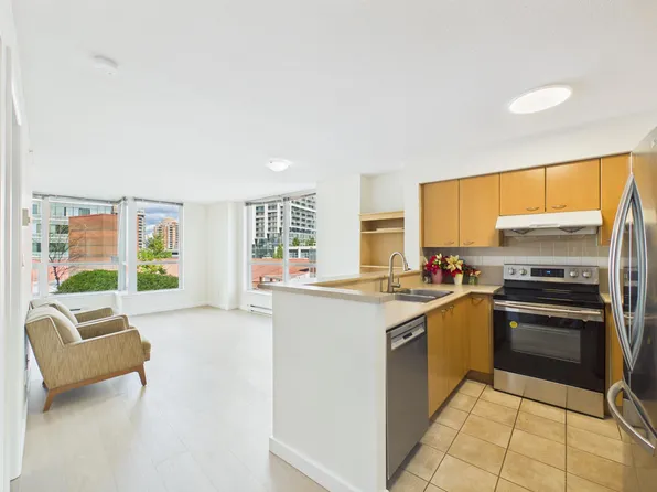 6028 Willingdon Ave #611, Burnaby, BC V5H 4V1