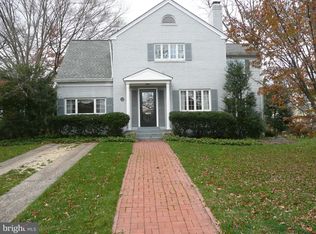 5720 Namakagan Rd, Bethesda, MD 20816