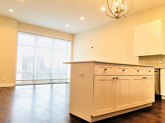 2nd image of 3639 W Montrose Ave APT 2E