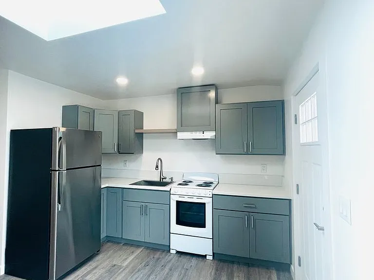 2938-2948 Lexington Dr — Photo 2