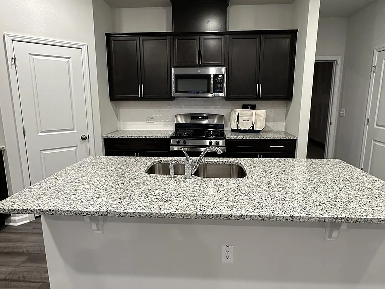 2232 Kasota Ln — Photo 3