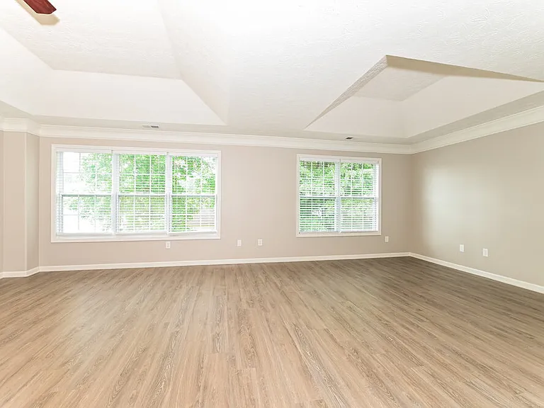 215 Greenland Dr — Photo 9