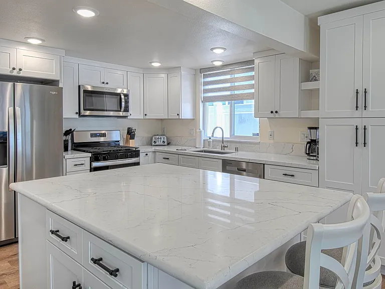 5008 Seashore Dr — Photo 3