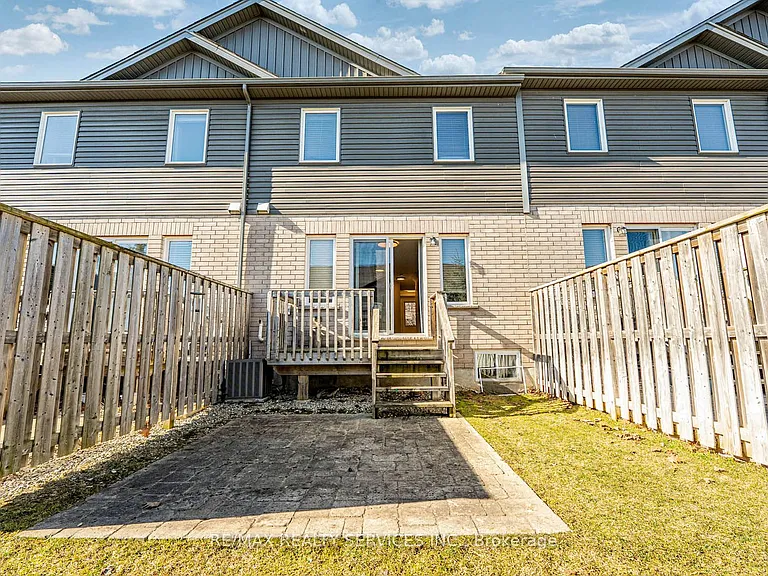 22 Arlington Cres #22 — Photo 24