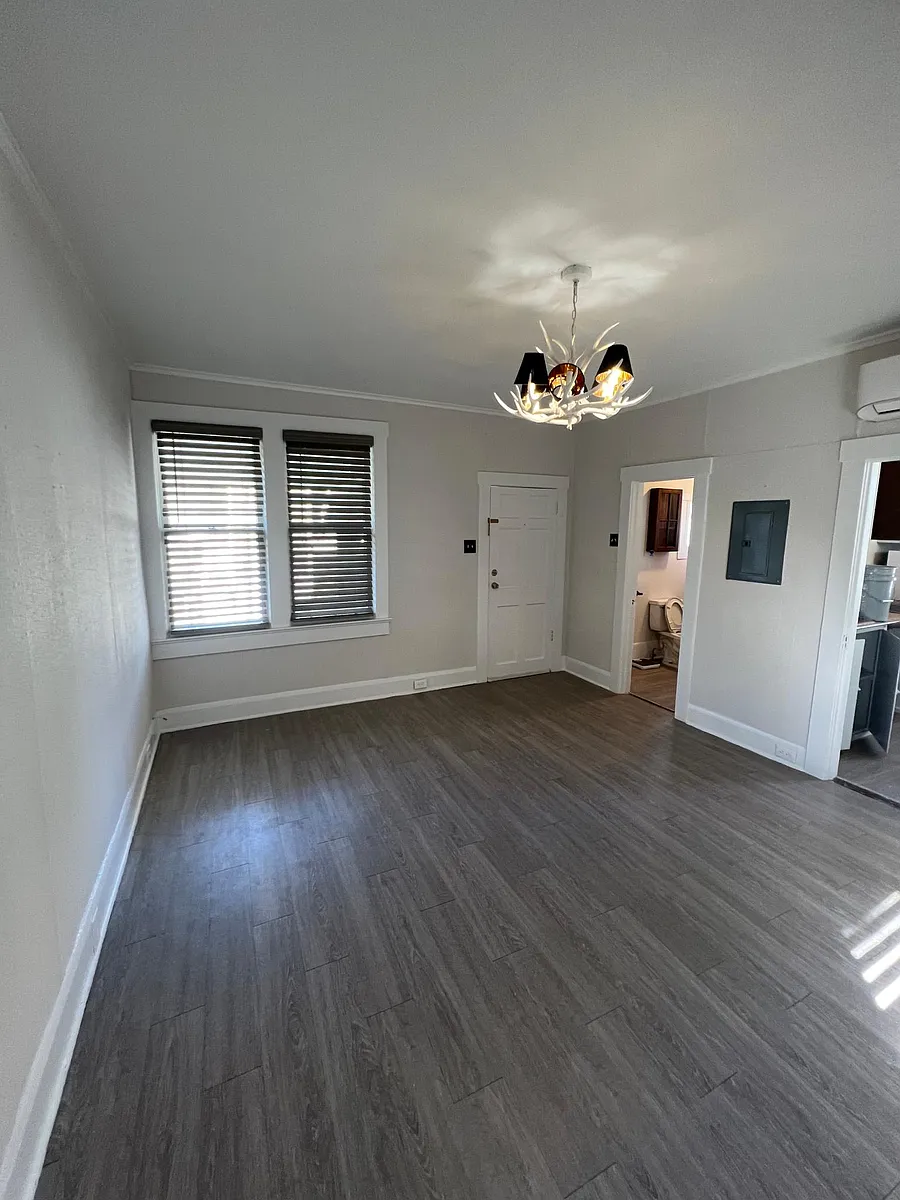 Building Photo - 1409 W De Leon St #1