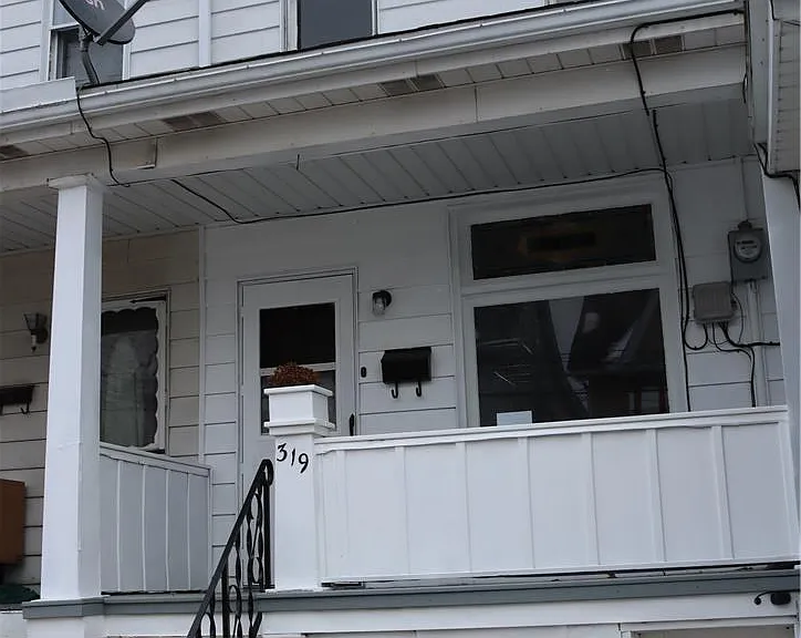 319 N Columbia St — Photo 6
