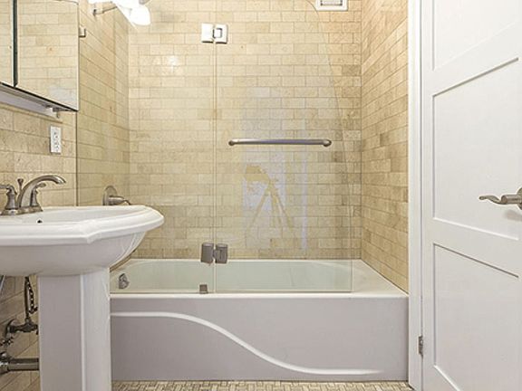4th image of 70 W 93rd St #7027G