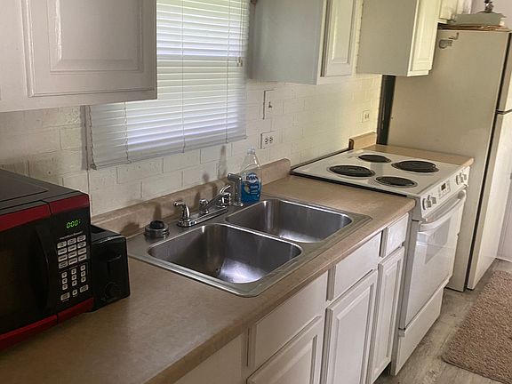 4th image of 4400 Bach Dr #1