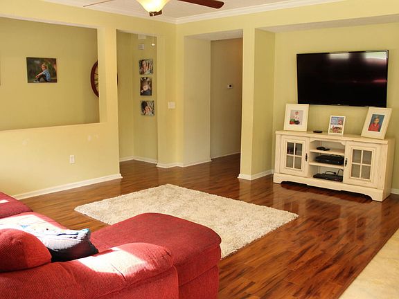 4th image of 75209 Ravenwood Dr