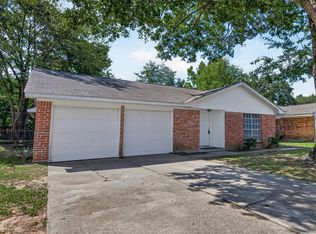 214 Crest Hill Dr, Conroe, TX 77301