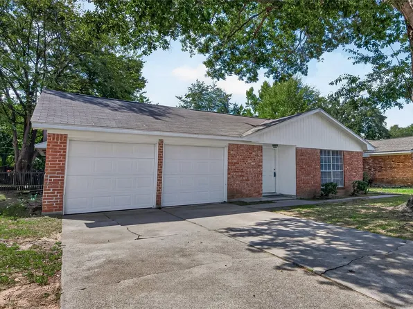 214 Crest Hill Dr, Conroe, TX 77301