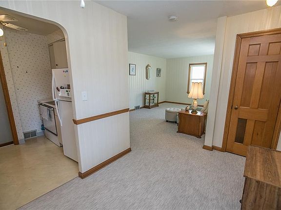 5th image of 412 E 323rd St