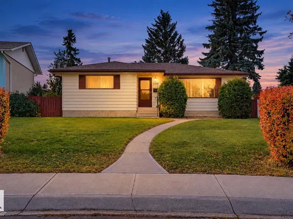 7319 150th Ave NW, Edmonton, AB T5C 2X9