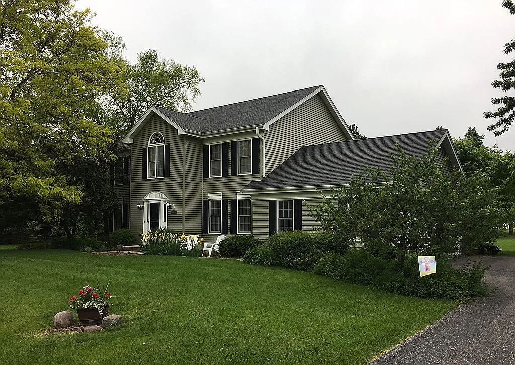 908 Acorn Dr photo 1