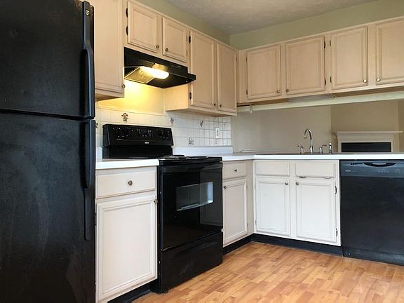 5th image of 3874 Meadow Creek Dr