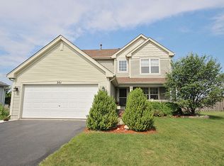 301 Warwick Ln, Lake In The Hills, IL 60156