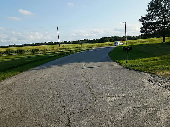 5th image of 720 Meadow Ln