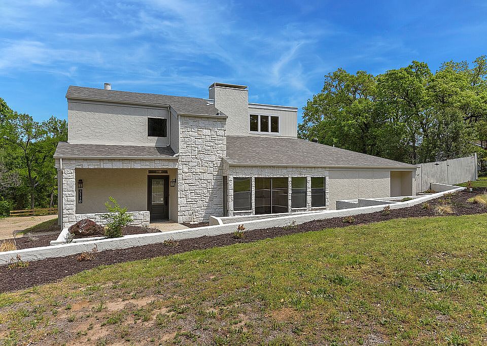 1st image of 3110 Woodford Dr