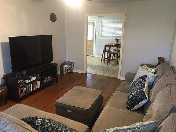 2nd image of 807 S 11th St