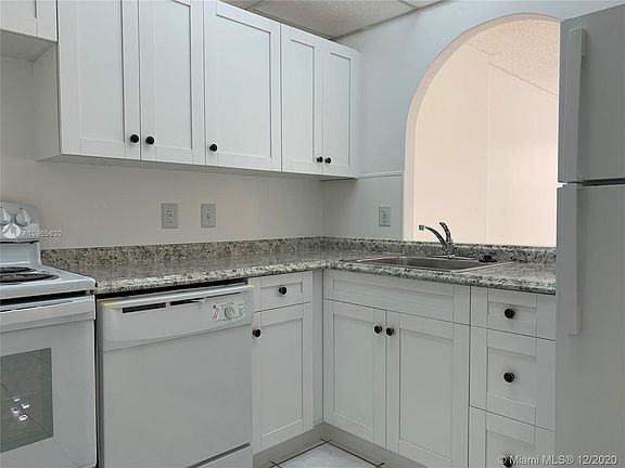 3rd image of 1470 NE 123rd St APT 111