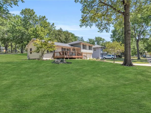 7203 Grandview St, Overland Park, KS 66204