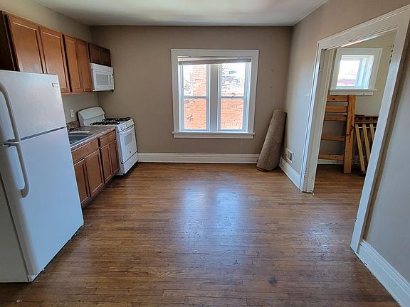 3rd image of 3438 Itaska St #2F