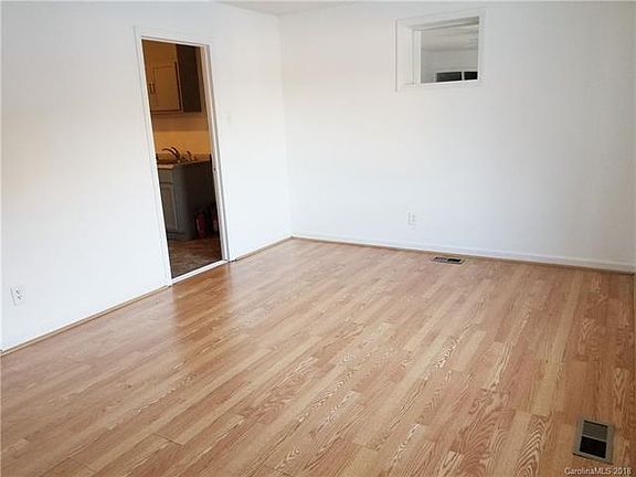 5th image of 1551 Moore Dr