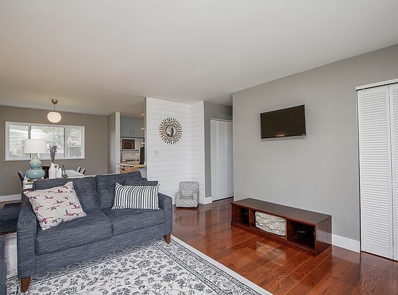 3rd image of 100 Forest Park Ln
