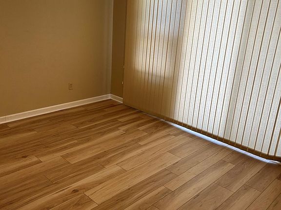 4th image of 318 Baird Dr