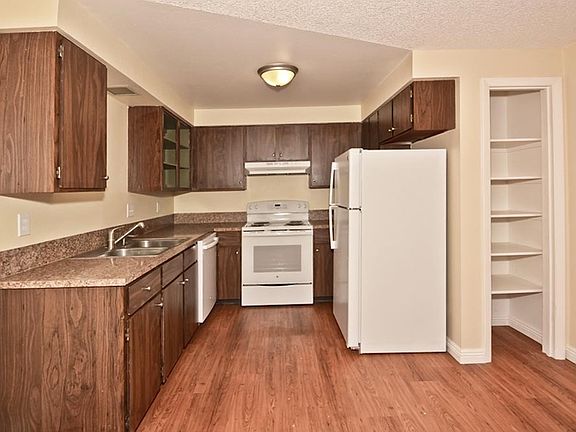 4th image of 1122 S Pond St