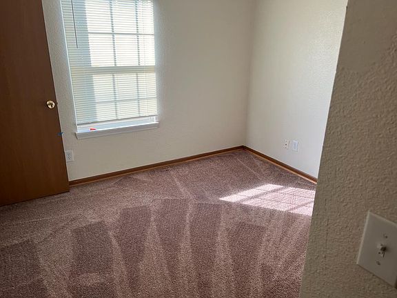 5th image of 1712 Long Lake Dr