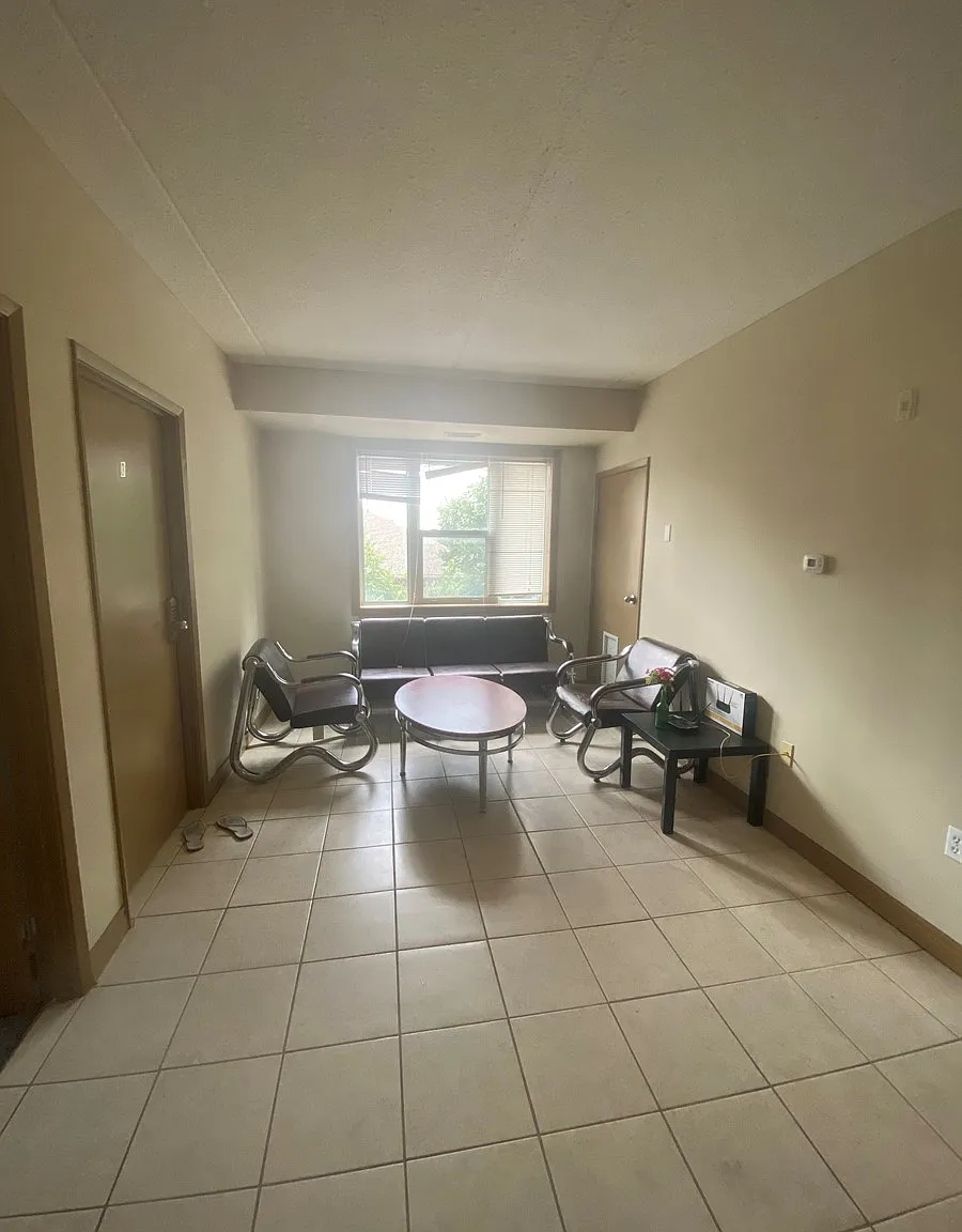 251 Lester Street Waterloo — Photo 4