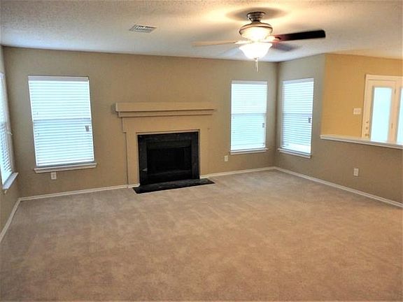 5th image of 321 Cortland Cir