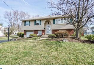105 Blackthorne Ln, Aston, PA 19014