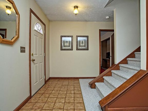 2nd image of 370 Sonesta Ave