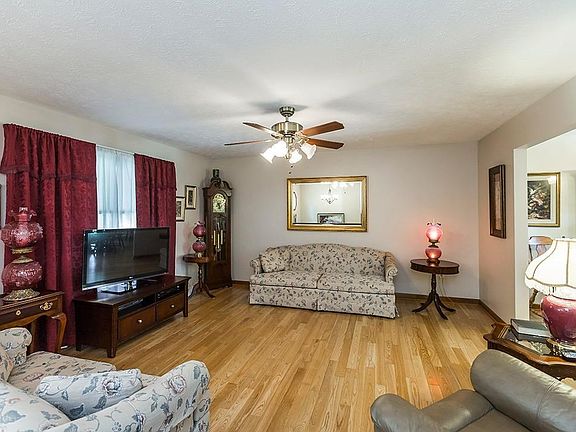 5th image of 228 Saratoga Cir