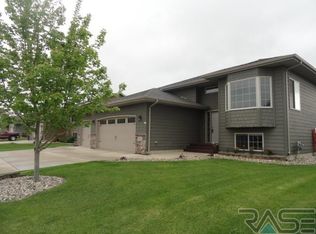 9225 W Norma Trl, Sioux Falls, SD 57106