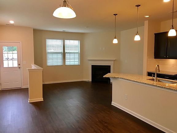 3rd image of 3027 Honeylocust Ln