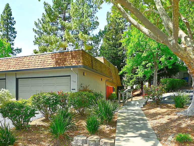 Attached 2 car garage