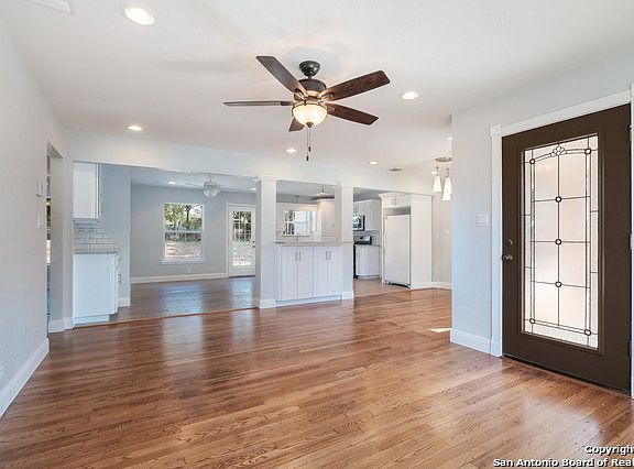 4th image of 126 Longridge Dr