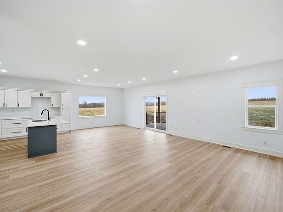 5th image of 16359 Kennedy St