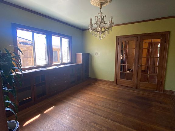 Dinning room with built ins