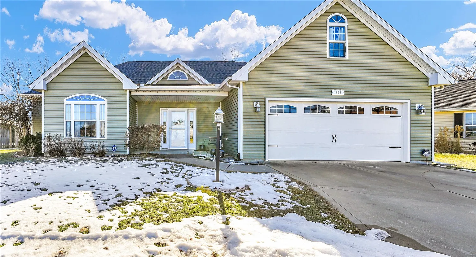 1803 E Fairfield Cir photo 1